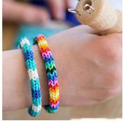 利用线轴编织器编织漂亮的彩虹手链