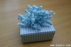 手工纸艺diy创意制作礼物盒上的纸质拉花