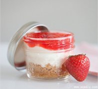 创意烘焙DIY手工制作玻璃瓶的草莓起司蛋糕