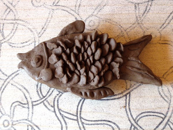 这款小鱼造型的亲手捏造的diy陶泥制作产品,拆分开来看的话,也是制作