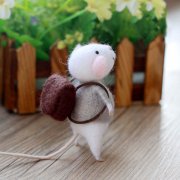 羊毛毡手工DIY产品-可爱呆萌的精灵鼠小弟背着书包上学