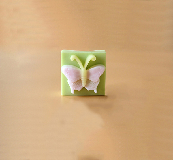手工DIY方形手工皂上面美丽的蝴蝶手工皂欣赏