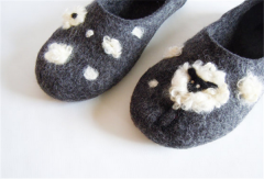 简单小俏皮的手工羊毛毡DIY创意可爱小鞋子
