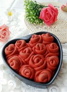 创意可爱的手工烘焙DIY制作的红玫瑰小面包