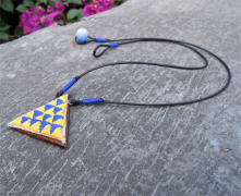 手工刺绣DIY制作的创意三角形锁骨链