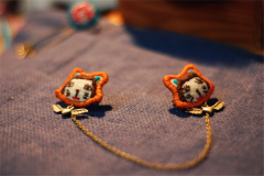 复古手工DIY制作的刺绣小猫领口