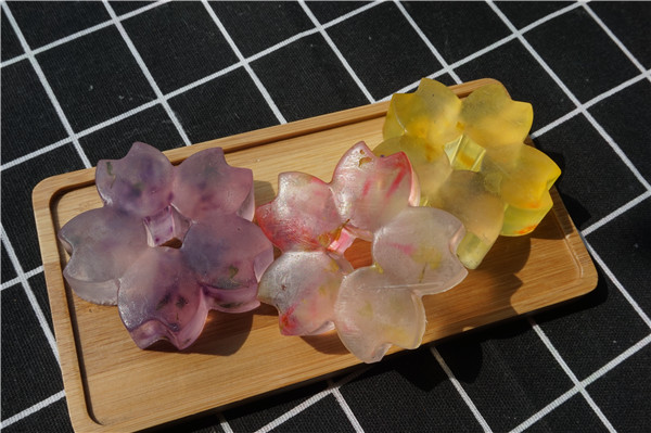DIY手工制作店分享靓丽的花儿手工皂