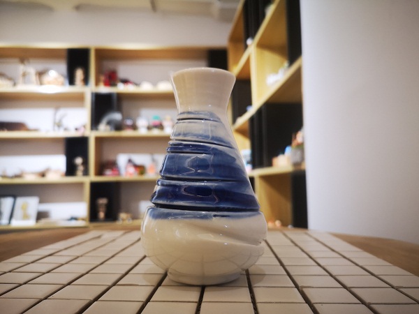 简易纹理色调的手工陶艺花瓶原来也很漂亮